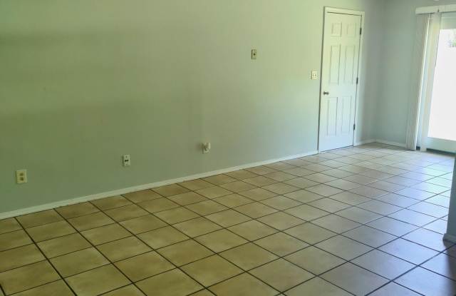 507 S Winfield Avenue Gallery 2