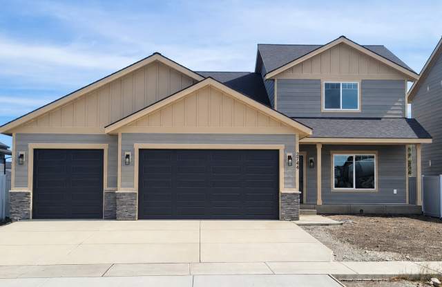 Beautiful & Brand New 4 bd/2.5 ba Home Gallery 1