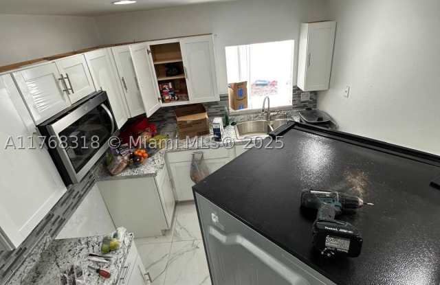 700 SW 80th Ter Gallery 4