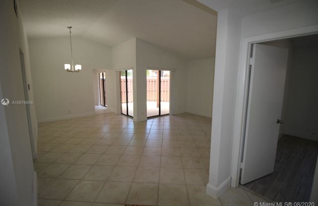17034 NW 66th Ct Gallery 4