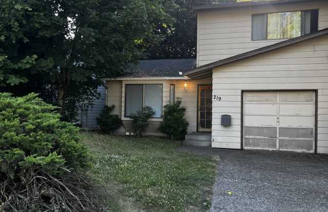 219-217 Southwest Edgefield Pl. - 217 Southwest Edgefield Place, Troutdale, OR 97060