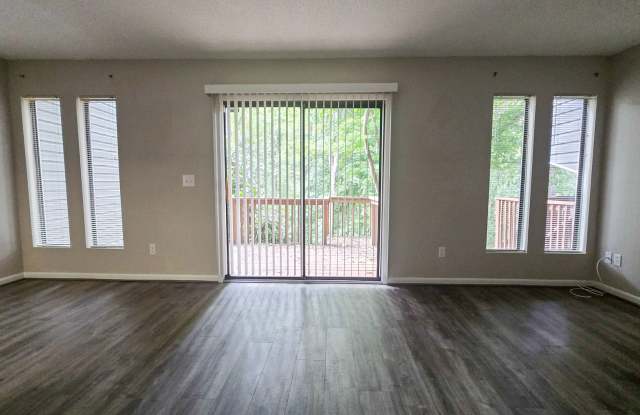 3830 Heathrow Drive Gallery 3