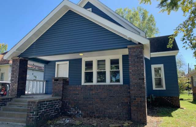 3 Bedroom/ 1/5 Bathroom House- Newly Renovated Gallery 1