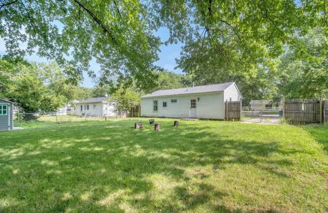 Contemporary, remodeled 920sqft., 3-bedroom, 1-bath single-family ranch with yard photos photos