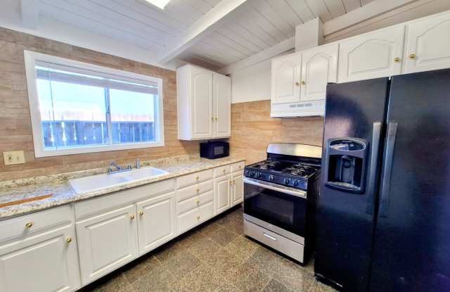 Remodeled Single Story House With Gated Yard & Lots of Storage Space! Gallery 3