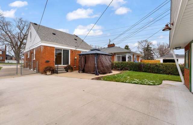 573 Emmons Boulevard Gallery 1