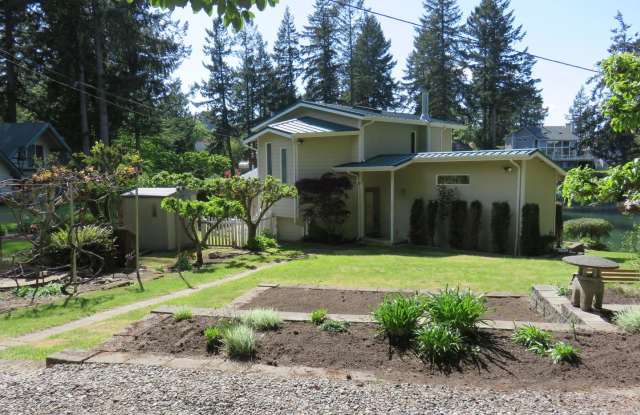 Fox Island Waterfront Home - 400 7th Avenue, Fox Island, WA 98333