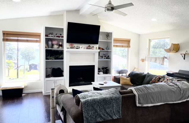 22733 Creekwood Drive Gallery 3