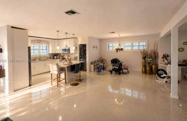 565 NE 179th Dr Gallery 4