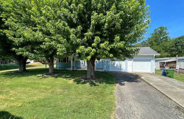 3-Bedroom with Garage in South Asheville - 24 Rock Hill Place, Asheville, NC 28803