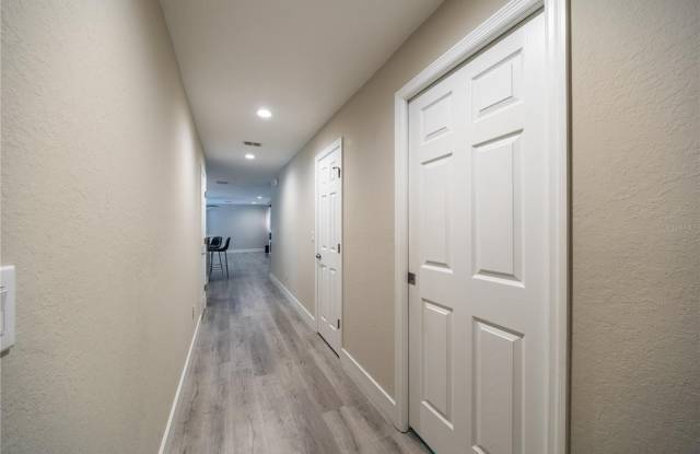 2942 FIELDWOOD Circle Gallery 4