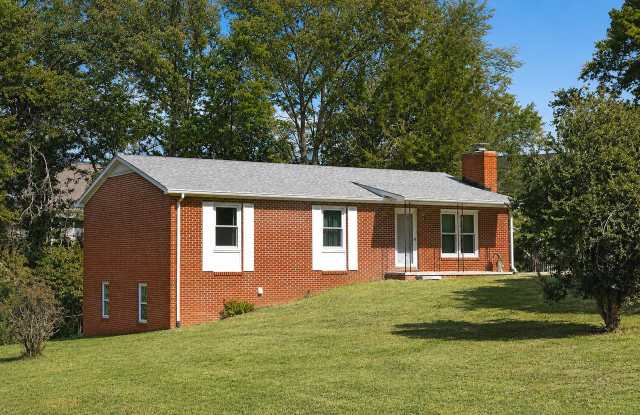 Pet-Friendly Home Walkable to Crozet Park photos photos