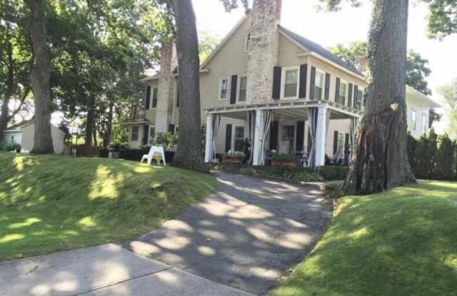 102 Lake Drive Gallery 2