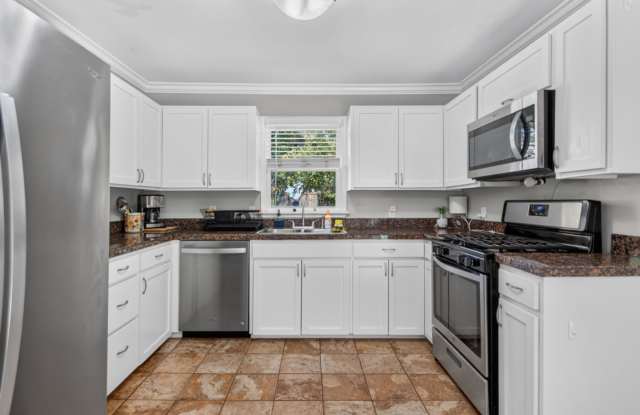 Charming, Fully Furnished Home Steps from UAMS — 507 UAMS Boulevard, Little Rock, AR 72205 Gallery 4