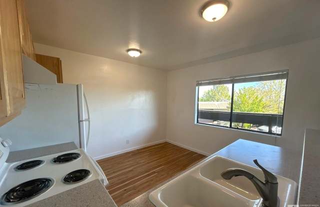 3167 Cashill Boulevard Gallery 3