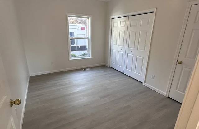52 Smith Road - A Gallery 3