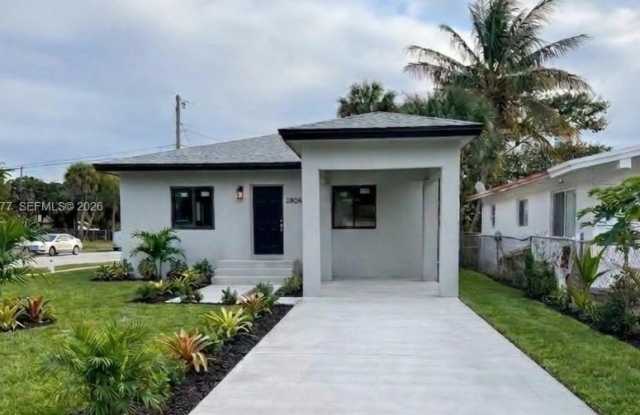 2806 NW 9th Ct photos photos