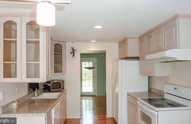 3257 HOLLY BERRY COURT Gallery 4