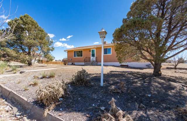 Spacious Ranch in Pueblo West! photos photos