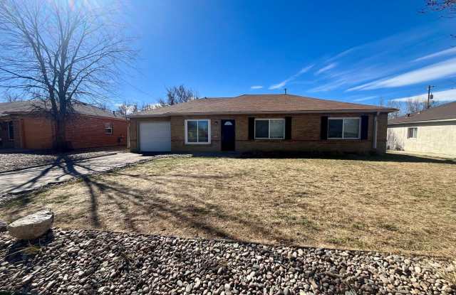 $1000 off first months rent!! Spacious 4 bedroom 2 bath house with large backyard! - 1259 Quari Street, Aurora, CO 80011