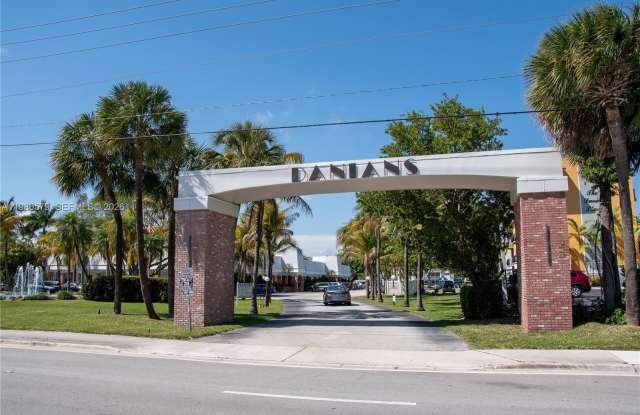 505 E Dania Beach Blvd photos photos