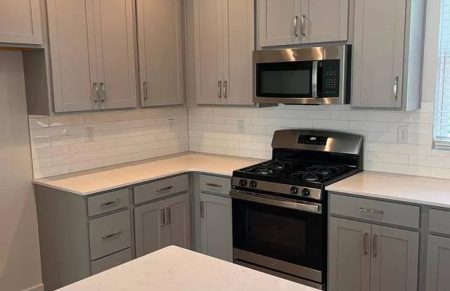 Room in 3 Bedroom Home at Noble Townes Way Gallery 3