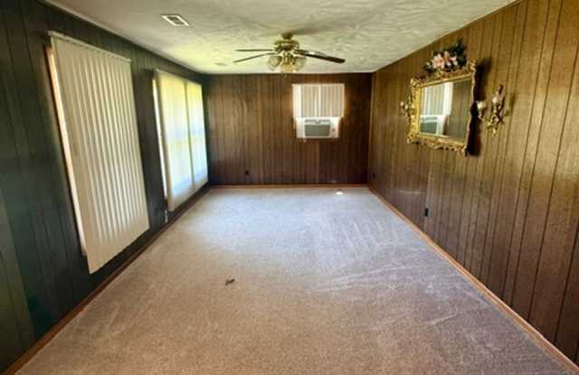 3 Bedroom 1 Full Bath 2 Half bath Brick house for Rent Gallery 4