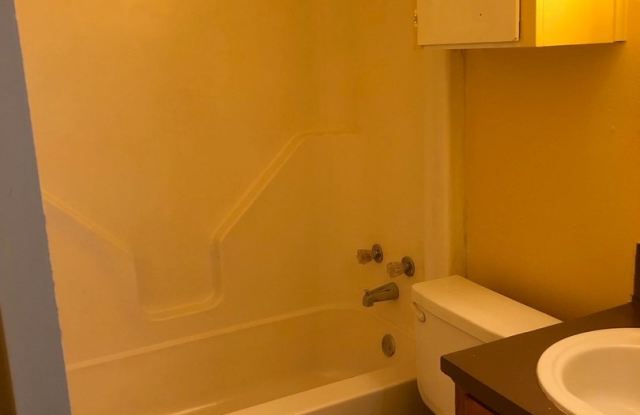 Nicely remodeled 1 bedroom, 1 bath apartment homes minutes from Fort Hood photos photos