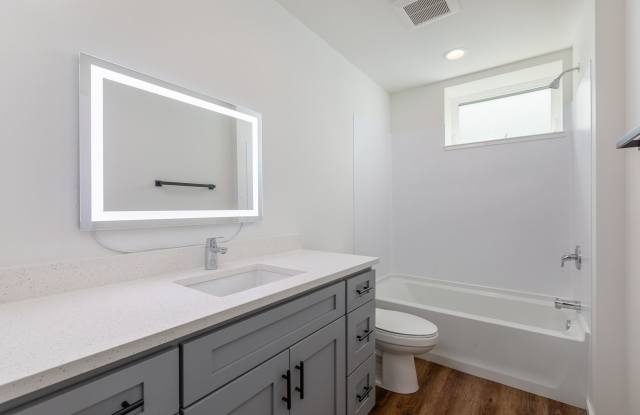 BEAUTIFUL NEW 2022 CONSTRUCTION 2BED UNIT IN CENTRAL DISTRICT photos photos
