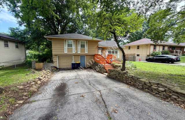 Beautiful 3 Bed Home in KCMO-Available NOW!! Gallery 3