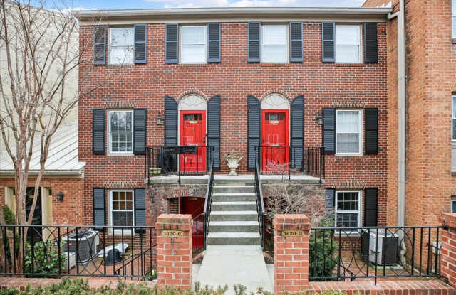 Spacious 2BR/2.5BA Townhouse-Style Condo in Gated Mount Pleasant Community photos photos