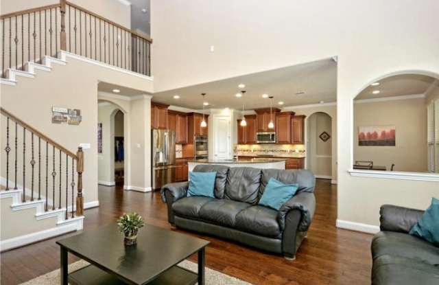22117 Esmeralda DR Gallery 4