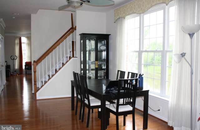 25287 NESTING SQUARE Gallery 4