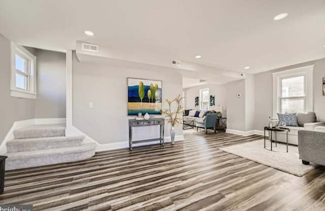 5213 Midwood Avenue Gallery 2