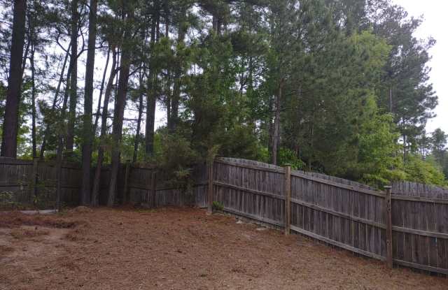 NEW FLOORING!! Super Four bedroom home in Northeast Columbia! Gallery 4