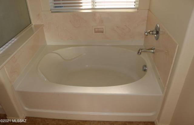 Move in Ready 2 bedroom 2 bath with den! photos photos