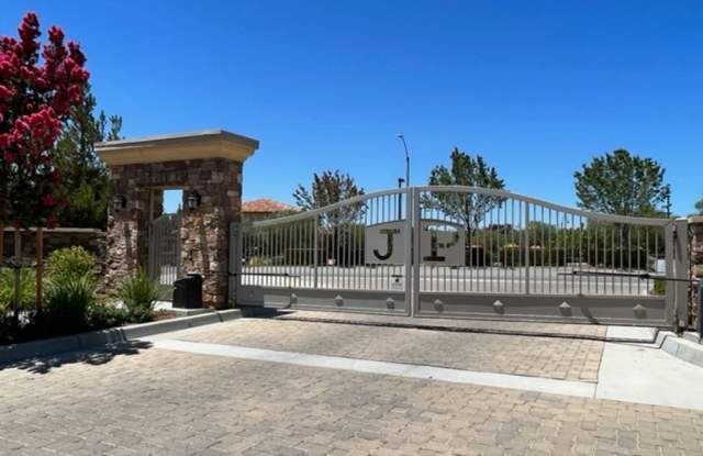 Exquisite 3 bed 2 bath luxury home in JP Ranch! Gallery 3