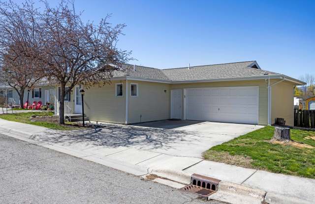1017 Lynn Lane photos photos