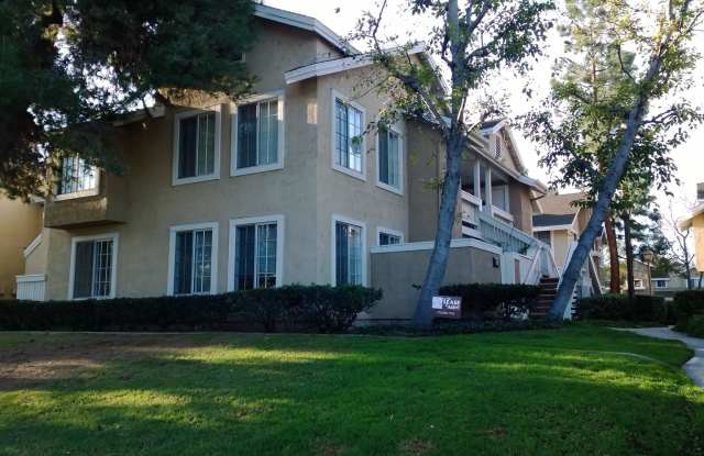 Irvine Woodbridge parks, pools and schools. Upgraded. 2 bedroom, 1 ¼ bath - 28 Woodleaf, Irvine, CA 92614