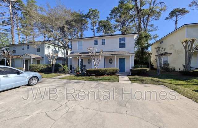 77 7th St W - 77 7th Street, Atlantic Beach, FL 32233