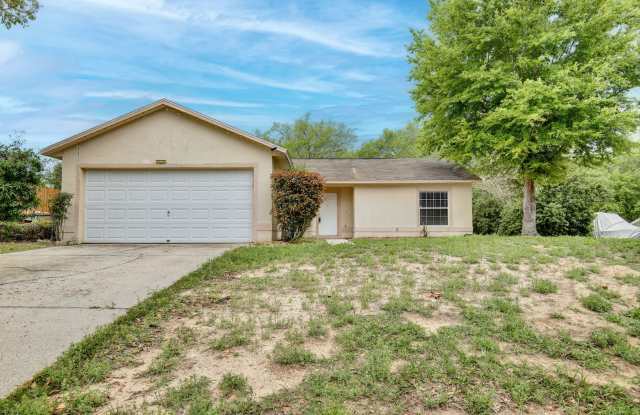 Spacious 3/2 Home with a 2 Car Garage Located in Lake Crescent Pines - Clermont - 10819 Siena Drive, Lake County, FL 34711 Spacious 3/2 Home with a 2 Car Garage Located in Lake Crescent Pines - Clermont - 10819 Siena Drive, Lake County, FL 34711