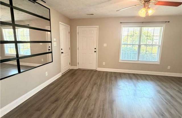 2110 Queen Elizabeth Lane Gallery 4