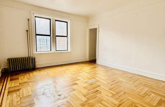 2682 Creston Ave photos photos