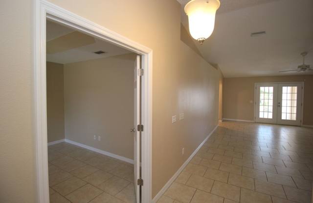 Beautiful 3 Bed 2 Bath Fresh Water Canal Home in Palm Coast! Gallery 3