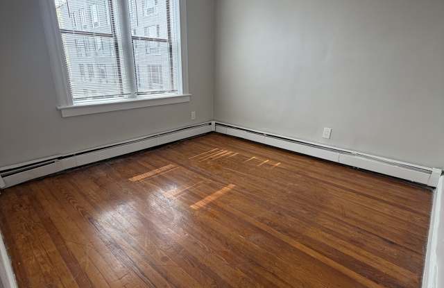 4809 Broadway Gallery 2