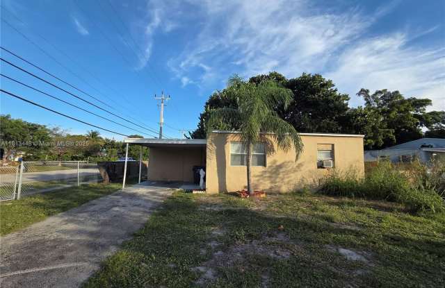 2135 Plunkett Ct - 2135 Plunkett Court, Hollywood, FL 33020