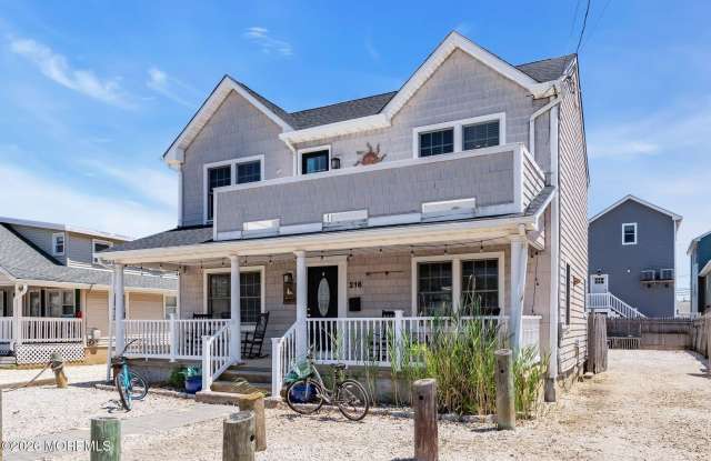 216 4th Avenue Gallery 2