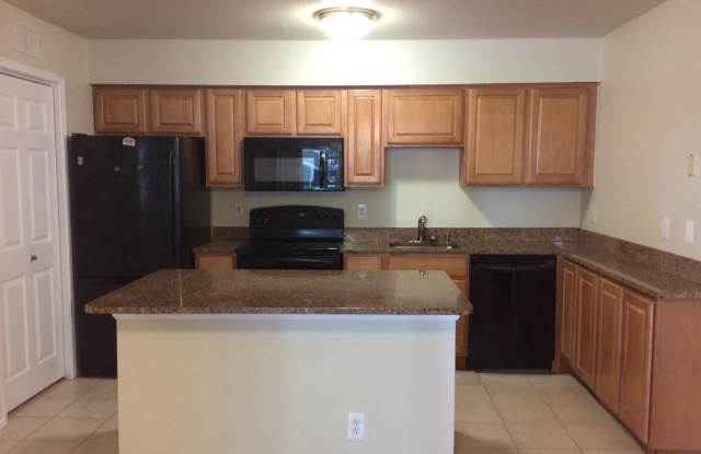 3304 WYNDHAM CIRCLE - 3304 Wyndham Cr, Alexandria, VA 22302