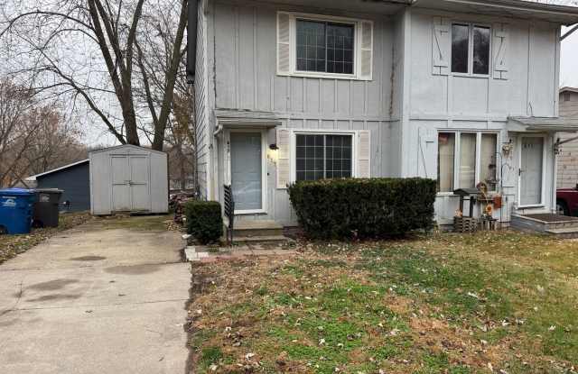 2 bedroom duplex - 617 Hickory Hill Lane, Des Moines, IA 50317
