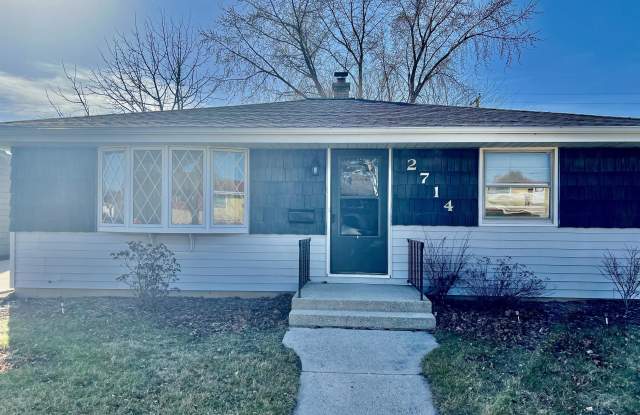 2714 S 11th Pl. Gallery 1